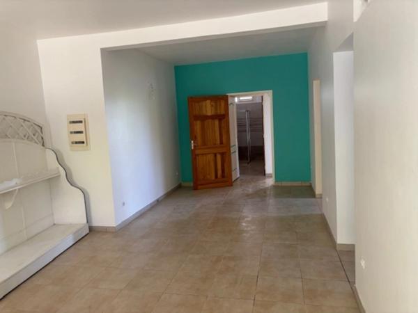 Immeuble de 5 logements à vendre LE VAUCLIN (97280), refait à neuf !