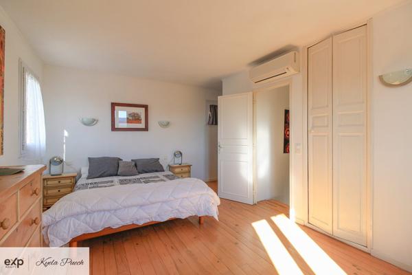 Villa de deux suites avec deux studios, piscine, terrain constructible et vue imprenable