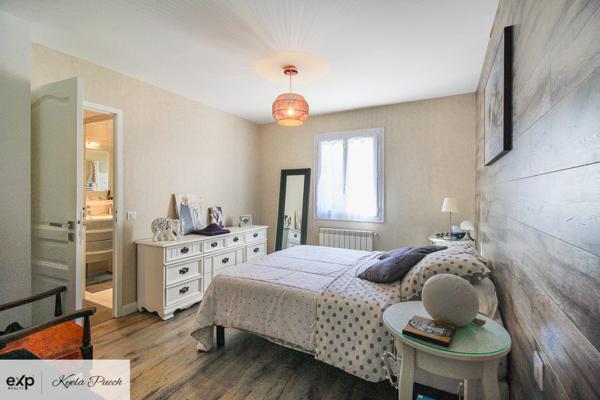 Villa de deux suites avec deux studios, piscine, terrain constructible et vue imprenable