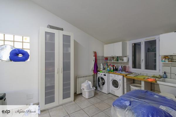 Villa de deux suites avec deux studios, piscine, terrain constructible et vue imprenable