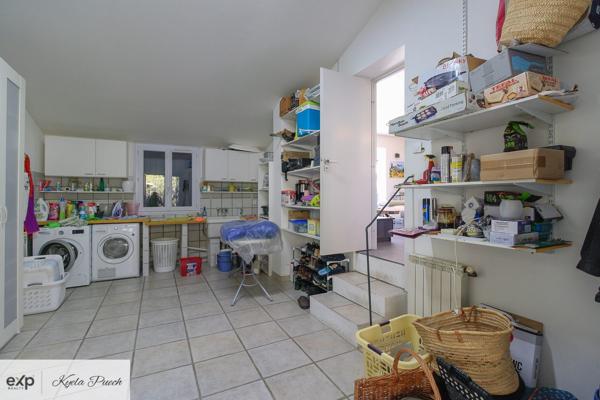 Villa de deux suites avec deux studios, piscine, terrain constructible et vue imprenable
