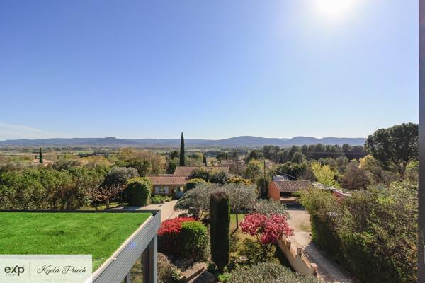 Villa de deux suites avec deux studios, piscine, terrain constructible et vue imprenable
