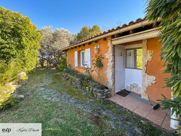 Villa de deux suites avec deux studios, piscine, terrain constructible et vue imprenable