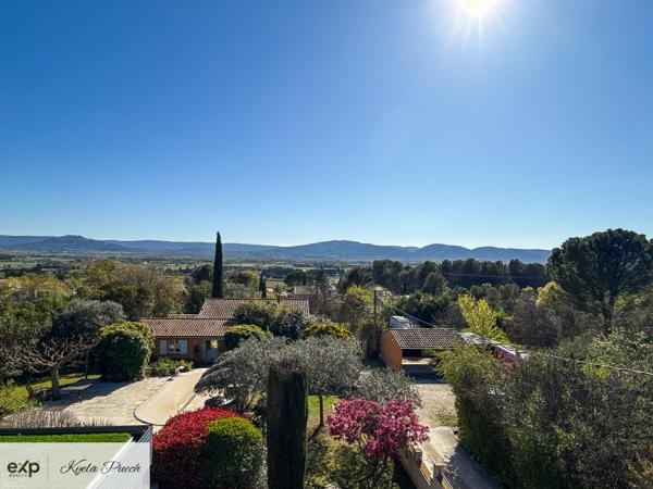 Villa de deux suites avec deux studios, piscine, terrain constructible et vue imprenable