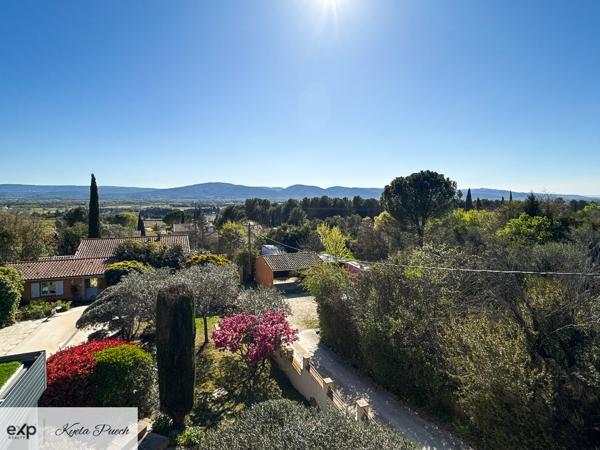 Villa de deux suites avec deux studios, piscine, terrain constructible et vue imprenable