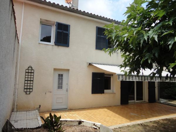 Dpt Tarn (81), à vendre Castres villa P6 de 124 m² sur terrain 358 m² avec terrasse et garage