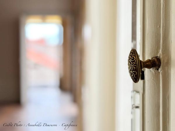 Appartement bourgeois T6 à rénover avec terrasse - CLERMONT FERRAND (63) Plateau Central - proche cathédrale.