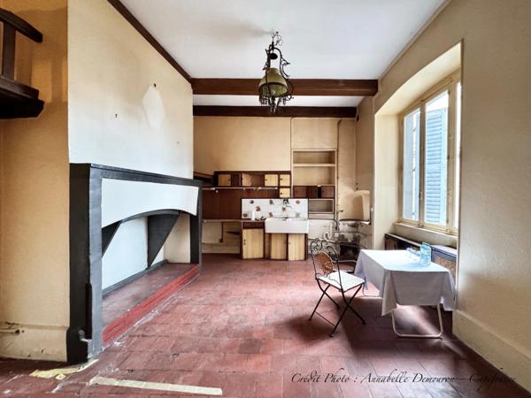 Appartement bourgeois T6 à rénover avec terrasse - CLERMONT FERRAND (63) Plateau Central - proche cathédrale.