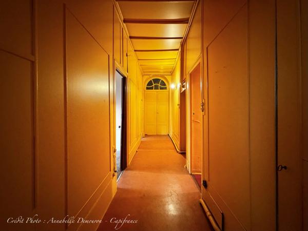 Appartement bourgeois T6 à rénover avec terrasse - CLERMONT FERRAND (63) Plateau Central - proche cathédrale.