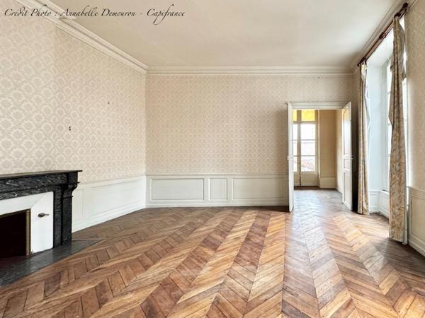 Appartement bourgeois T6 à rénover avec terrasse - CLERMONT FERRAND (63) Plateau Central - proche cathédrale.