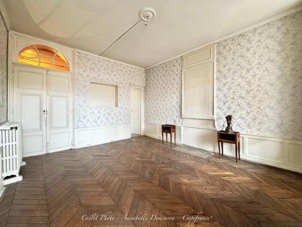 Appartement bourgeois T6 à rénover avec terrasse - CLERMONT FERRAND (63) Plateau Central - proche cathédrale.