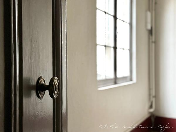 Appartement bourgeois T6 à rénover avec terrasse - CLERMONT FERRAND (63) Plateau Central - proche cathédrale.