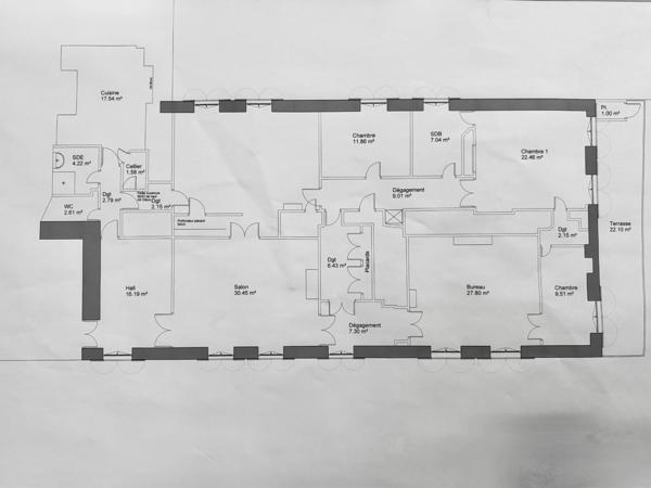 Appartement bourgeois T6 à rénover avec terrasse - CLERMONT FERRAND (63) Plateau Central - proche cathédrale.