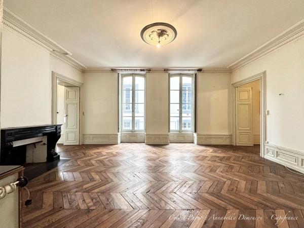 Appartement bourgeois T6 à rénover avec terrasse - CLERMONT FERRAND (63) Plateau Central - proche cathédrale.