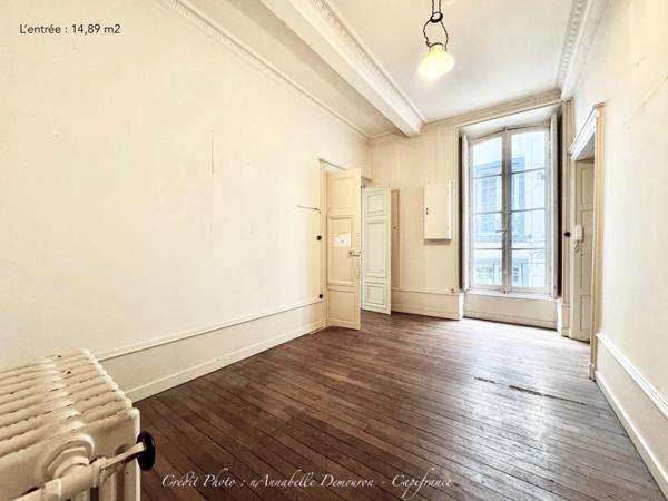 Appartement bourgeois T6 à rénover avec terrasse - CLERMONT FERRAND (63) Plateau Central - proche cathédrale.