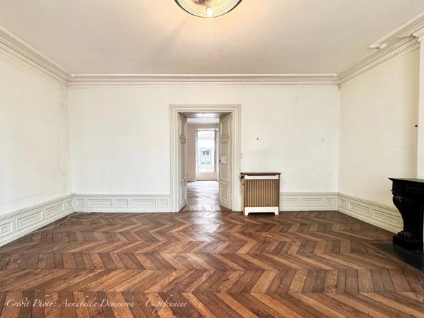 Appartement bourgeois T6 à rénover avec terrasse - CLERMONT FERRAND (63) Plateau Central - proche cathédrale.