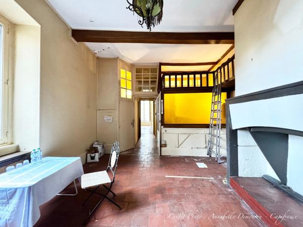 Appartement bourgeois T6 à rénover avec terrasse - CLERMONT FERRAND (63) Plateau Central - proche cathédrale.