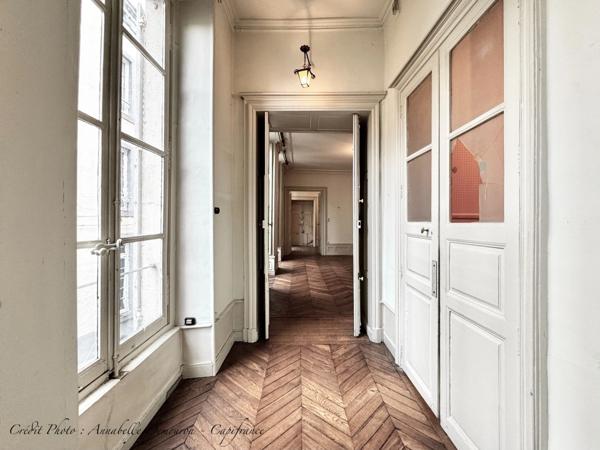 Appartement bourgeois T6 à rénover avec terrasse - CLERMONT FERRAND (63) Plateau Central - proche cathédrale.