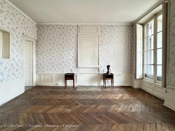 Appartement bourgeois T6 à rénover avec terrasse - CLERMONT FERRAND (63) Plateau Central - proche cathédrale.