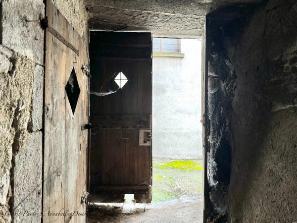 Appartement bourgeois T6 à rénover avec terrasse - CLERMONT FERRAND (63) Plateau Central - proche cathédrale.