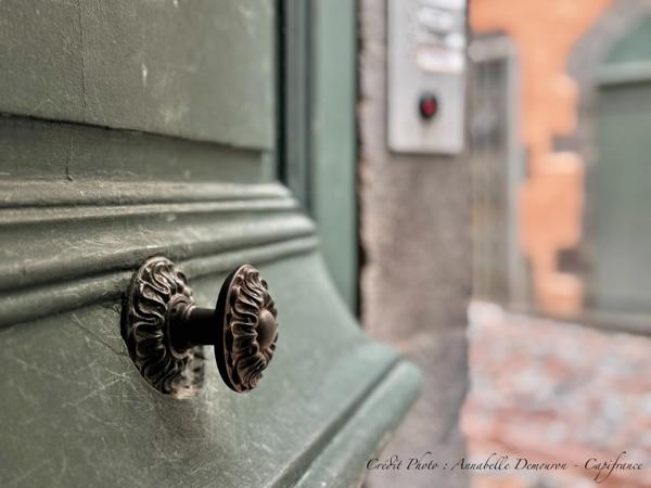 Appartement bourgeois T6 à rénover avec terrasse - CLERMONT FERRAND (63) Plateau Central - proche cathédrale.