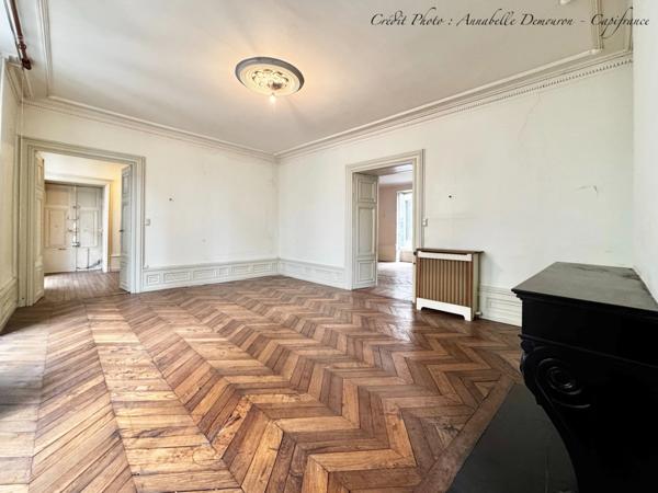 Appartement bourgeois T6 à rénover avec terrasse - CLERMONT FERRAND (63) Plateau Central - proche cathédrale.