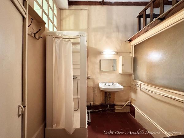 Appartement bourgeois T6 à rénover avec terrasse - CLERMONT FERRAND (63) Plateau Central - proche cathédrale.