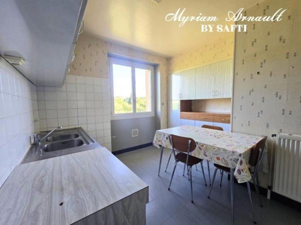 Maison 3 chambres, Grange Carport sur terrain de 1744 m²