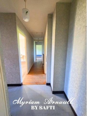 Maison 3 chambres, Grange Carport sur terrain de 1744 m²