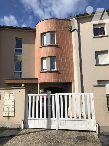 CHALONS EN CHAMPAGNE (51000) Appartement d'environ 65m² situé au 1er étage sans ascenseur + garage