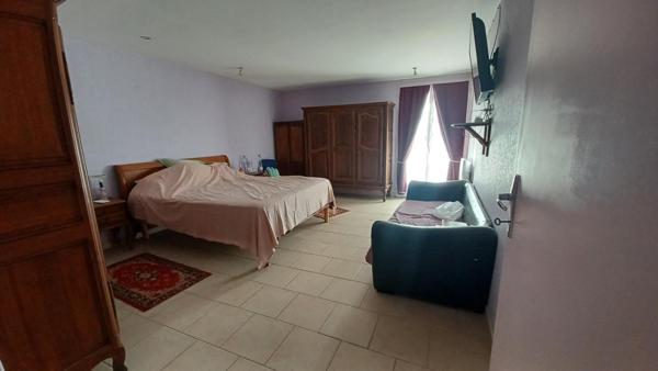 Fermette de 1870 en grande partie rénovée et à fort potentiel.