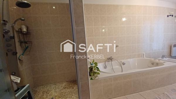 Fermette de 1870 en grande partie rénovée et à fort potentiel.