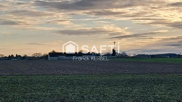 Fermette de 1870 en grande partie rénovée et à fort potentiel.