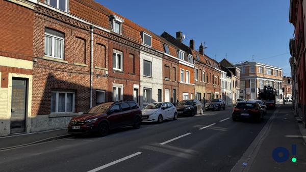 LA MAISON DE VILLE À RÉNOVER AVEC JARDIN ET DÉPENDANCE – LA MADELEINE