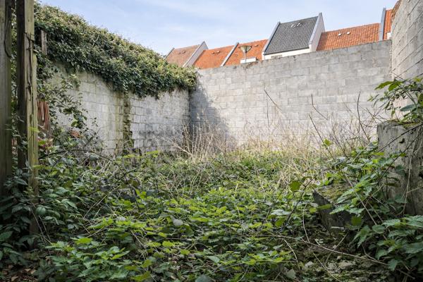 LA MAISON DE VILLE À RÉNOVER AVEC JARDIN ET DÉPENDANCE – LA MADELEINE