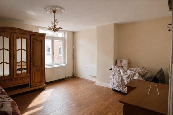 LA MAISON DE VILLE À RÉNOVER AVEC JARDIN ET DÉPENDANCE – LA MADELEINE