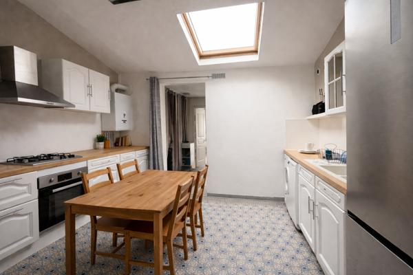 LA MAISON DE VILLE À RÉNOVER AVEC JARDIN ET DÉPENDANCE – LA MADELEINE