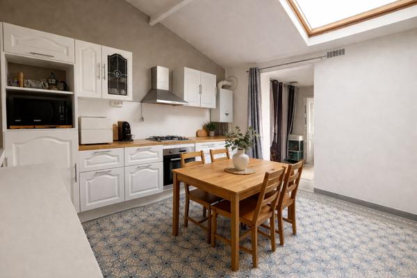 LA MAISON DE VILLE À RÉNOVER AVEC JARDIN ET DÉPENDANCE – LA MADELEINE