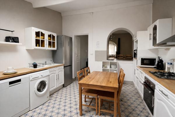 LA MAISON DE VILLE À RÉNOVER AVEC JARDIN ET DÉPENDANCE – LA MADELEINE
