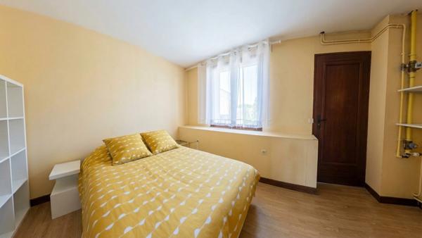 Maison de village (5 pièces + T2 indépendant) – Roybon