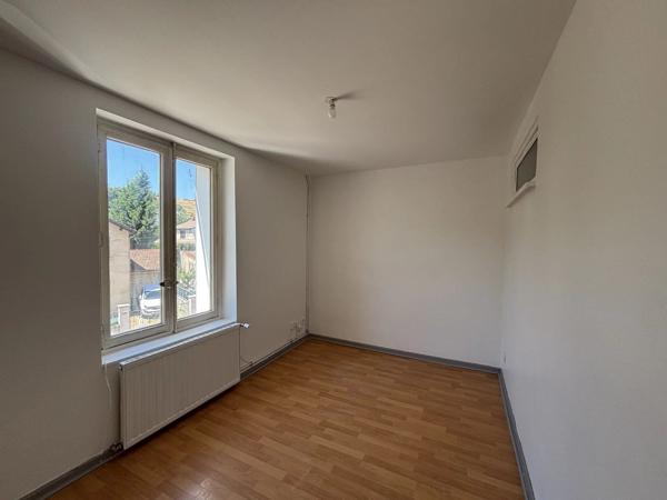 Location                                                      Appartement
                        
                     4 pièces                      68 m2                     à Saint-Étienne
