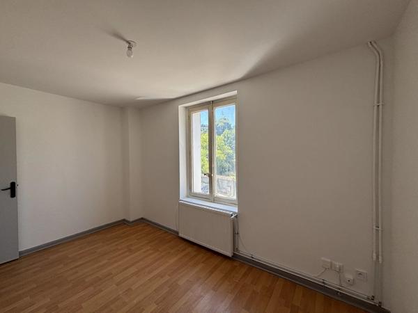 Location                                                      Appartement
                        
                     4 pièces                      68 m2                     à Saint-Étienne