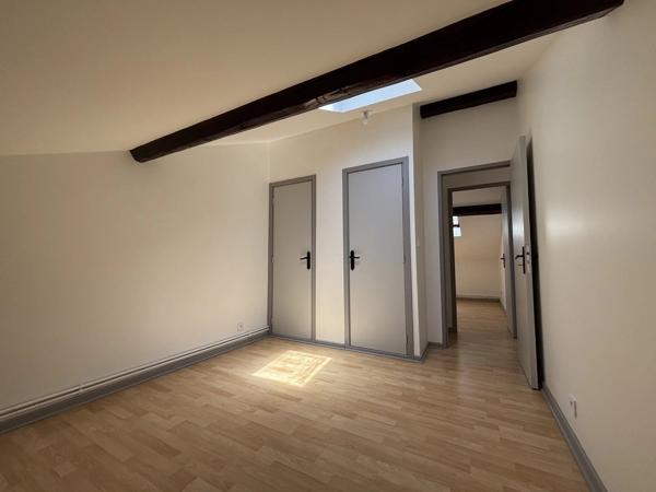 Location                                                      Appartement
                        
                     4 pièces                      68 m2                     à Saint-Étienne