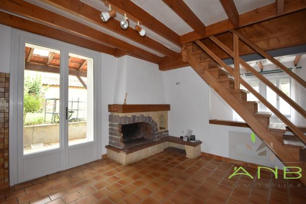 Maison de ville à Montbron avec jardin et garage 🏡 16220