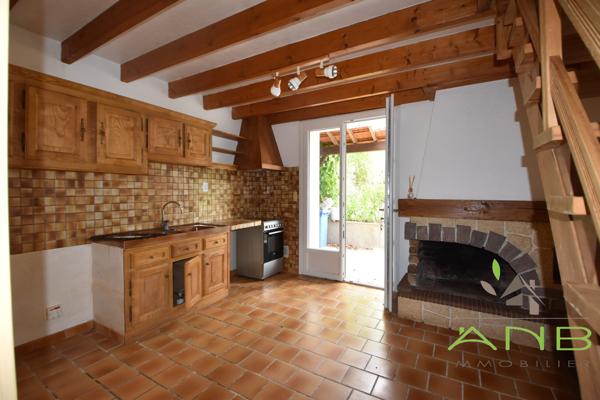Maison de ville à Montbron avec jardin et garage 🏡 16220