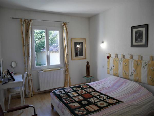 La Rochebeaucourt, grande et belle maison en pierres, superbement rénovée, prête à habiter, au calme, avec vues, aux portes de la dordogne