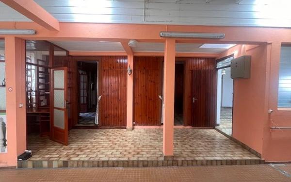 Maison à vendre    13 pièces •  Pointe-Noire