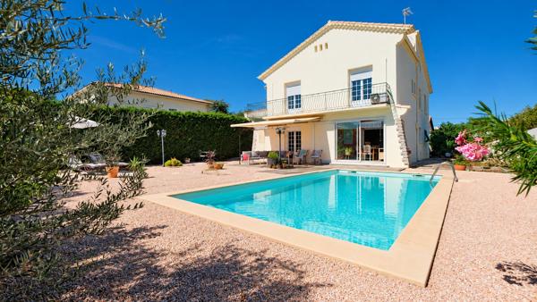 Maison
         5 pièces
        - 175 m² Exclusivité 399 000 € *