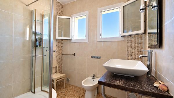 Maison
         5 pièces
        - 175 m² Exclusivité 399 000 € *