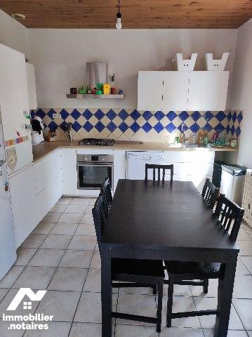 Proche Centre-ville - Maison de ville avec deux appartements loués ...